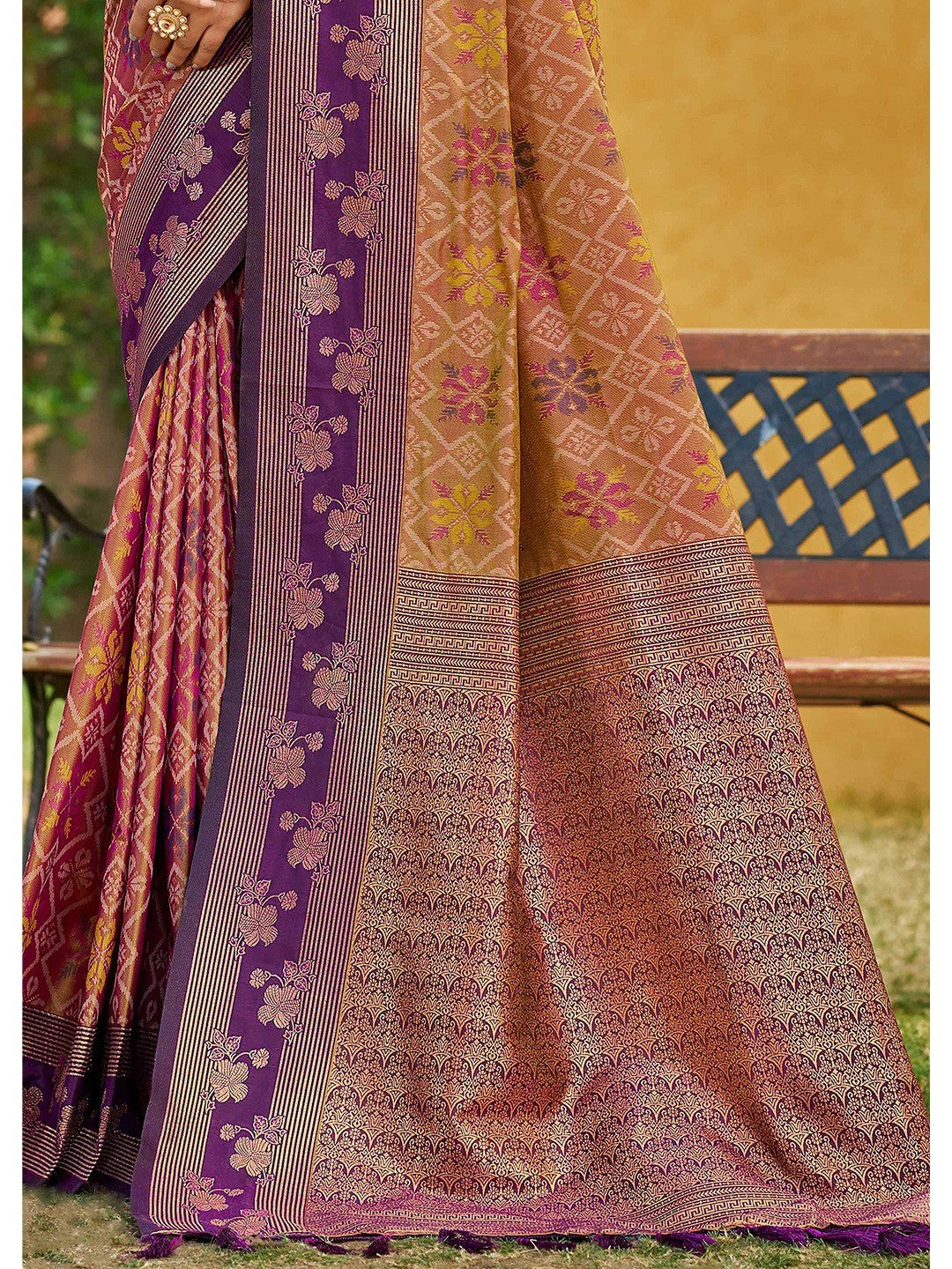 Ethnic Mustard Floral & Geometric Zari Weaving Silk Blend Saree With Tassels Pallu - Image 2