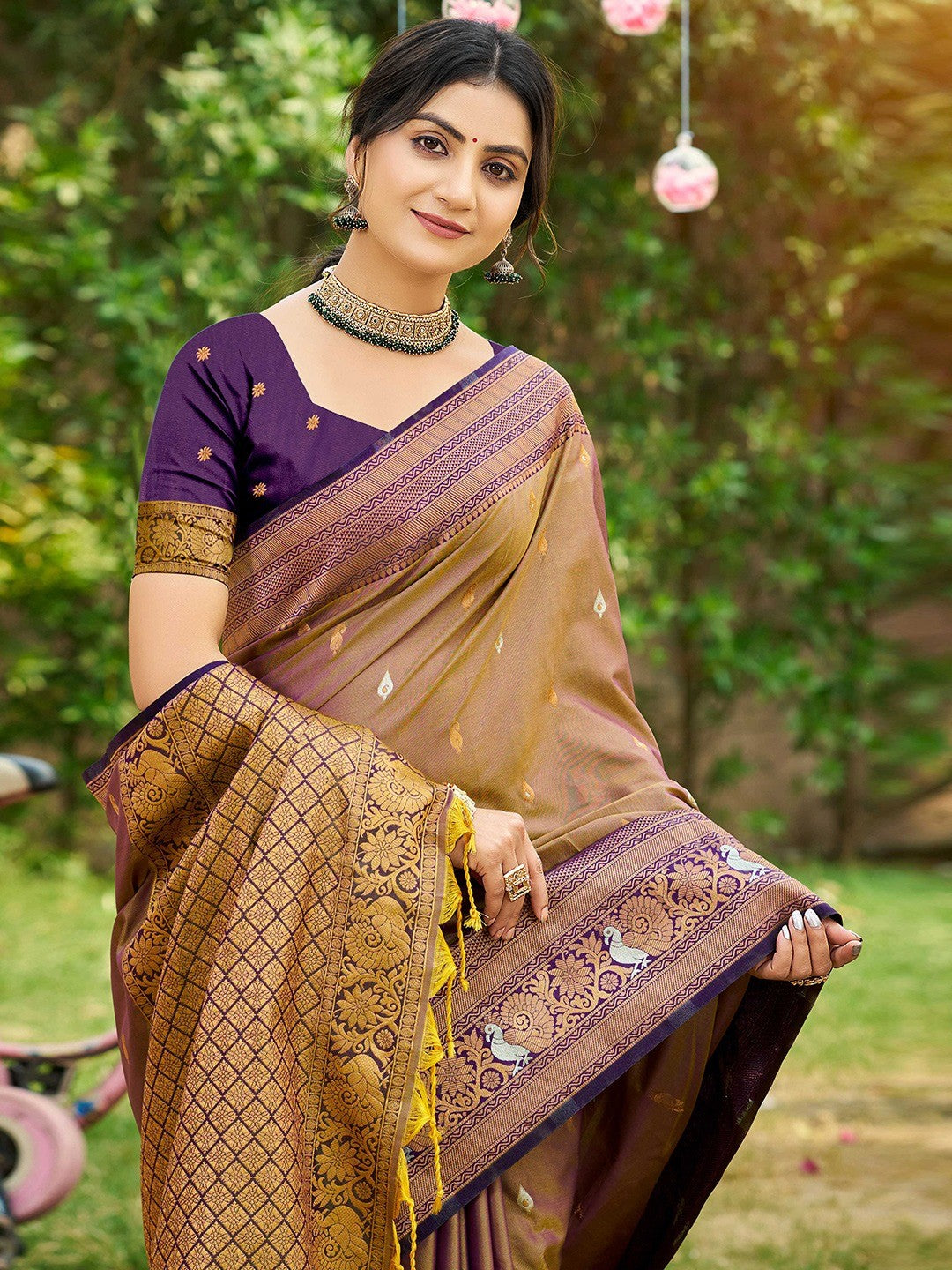 Classic Mocha Brown Floral & Peacock Design Zari Woven Silk Blend Saree With Trendy Tassel Pallu - Image 5