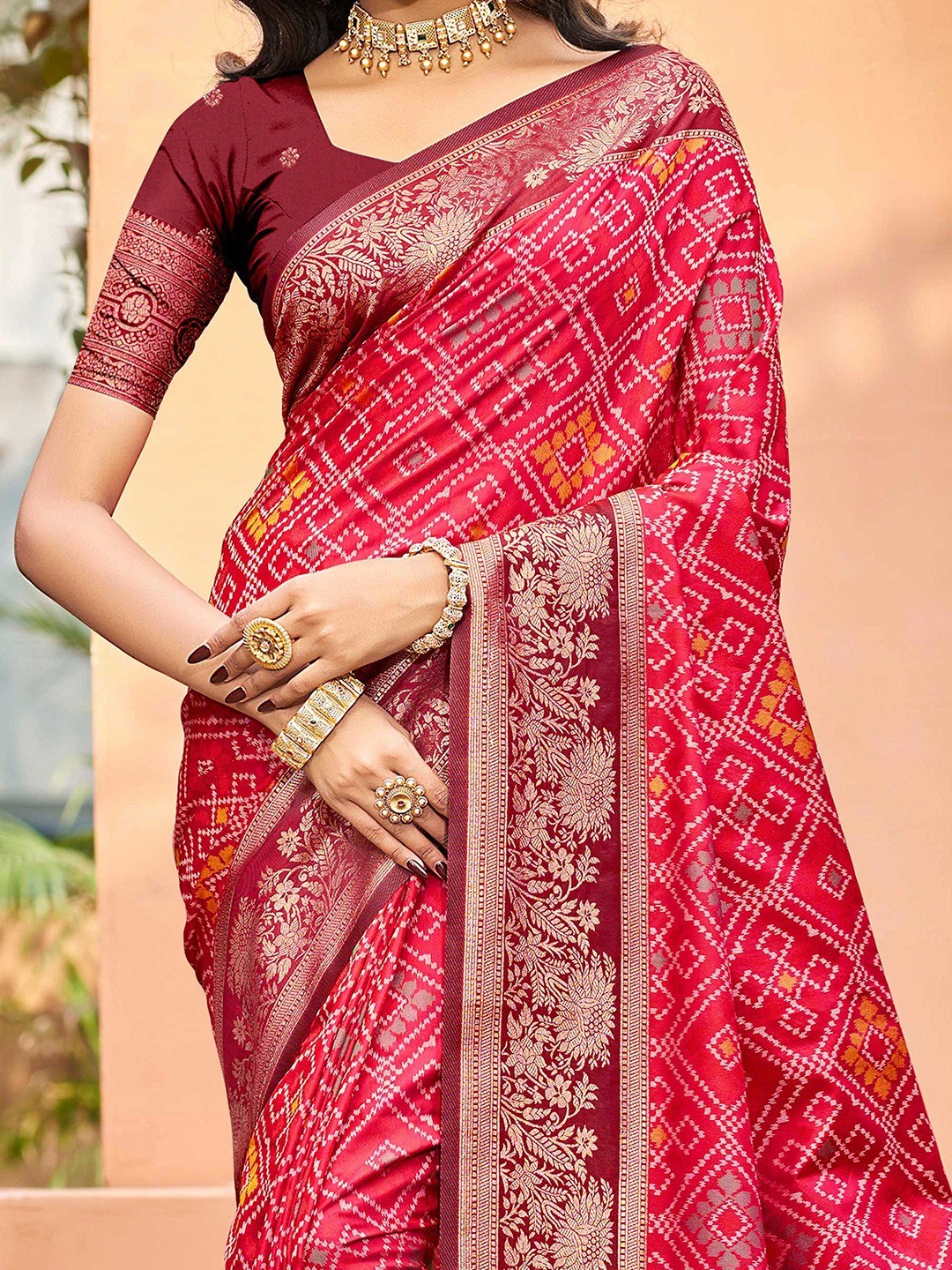 Timeless Pink Geometric & Floral Design Weaving Silk Blend Saree With Stylish Tassels Pallu - Image 3