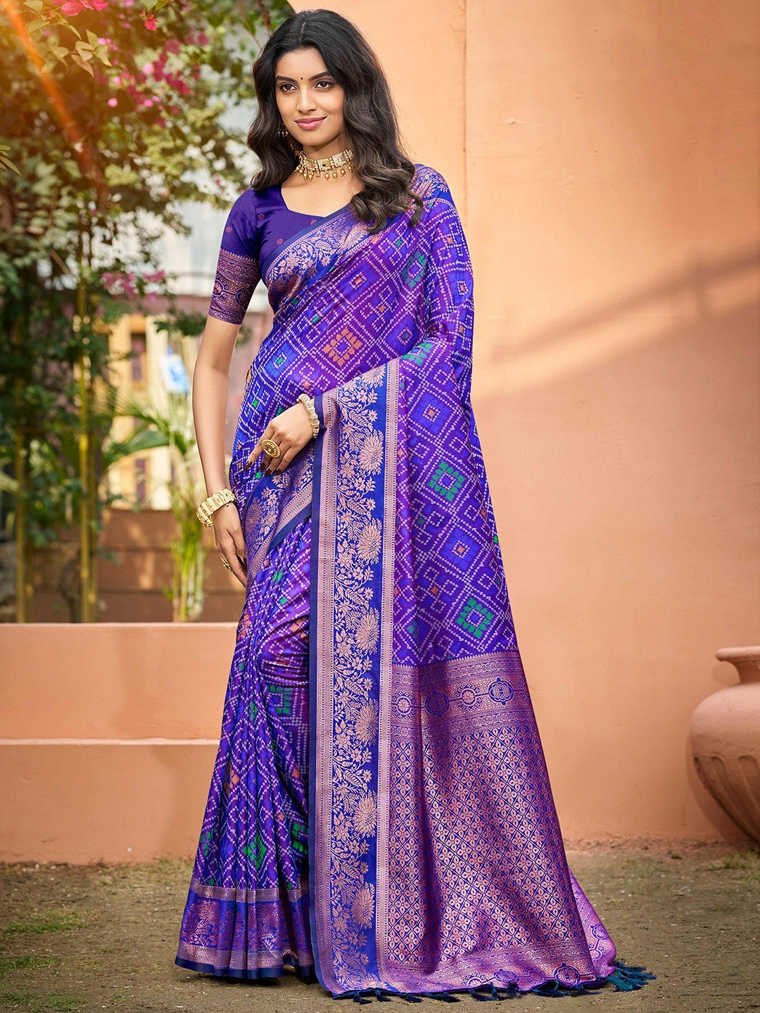 Timeless Violet Geometric & Floral Design Weaving Silk Blend Saree With Stylish Tassels Pallu - Image 1