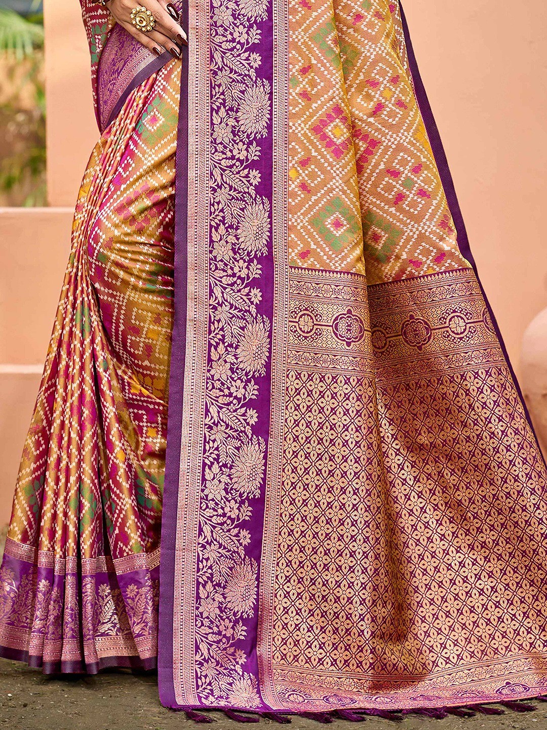 Timeless Dark Mustard Geometric & Floral Design Weaving Silk Blend Saree With Stylish Tassels Pallu - Image 4