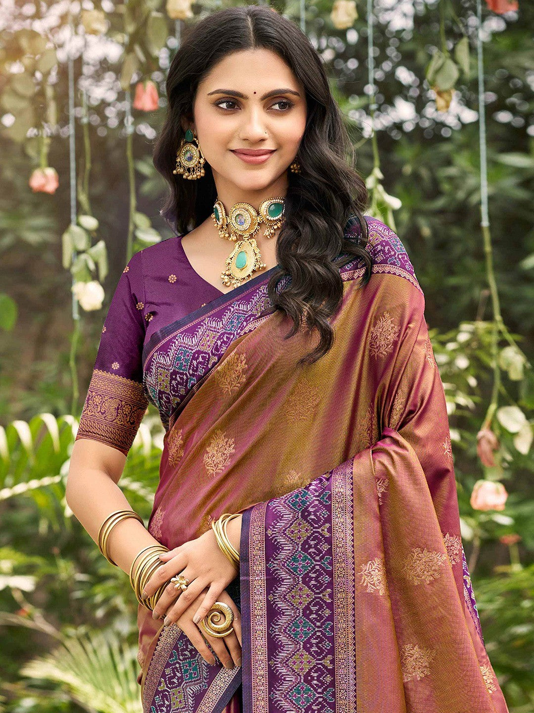 Classic Wine Floral Zari Weaving Silk Blend Saree With Fine Weaving Detailing - Image 5