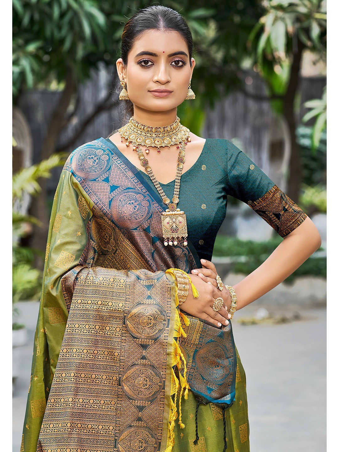 Timeless Mehendi Green Floral Zari Work Silk Blend Saree With Designer Tassels Pallu - Image 4