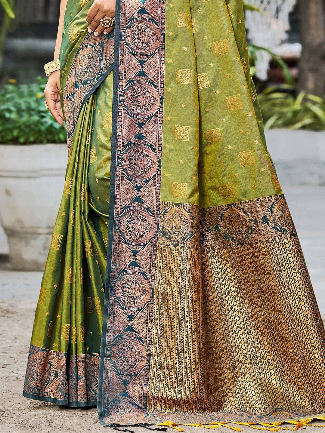 Timeless Mehendi Green Floral Zari Work Silk Blend Saree With Designer Tassels Pallu - Image 2