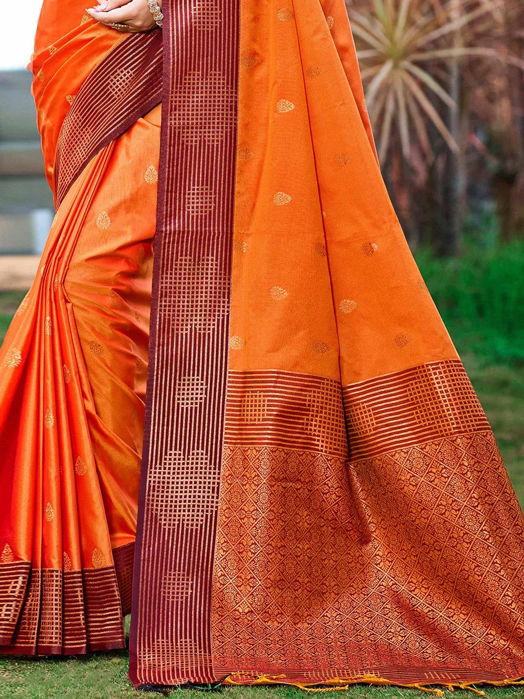 Graceful Orange Zari Woven Silk Blend Saree With Floral Motif Detailing & Elegant Tassels Pallu - Image 2