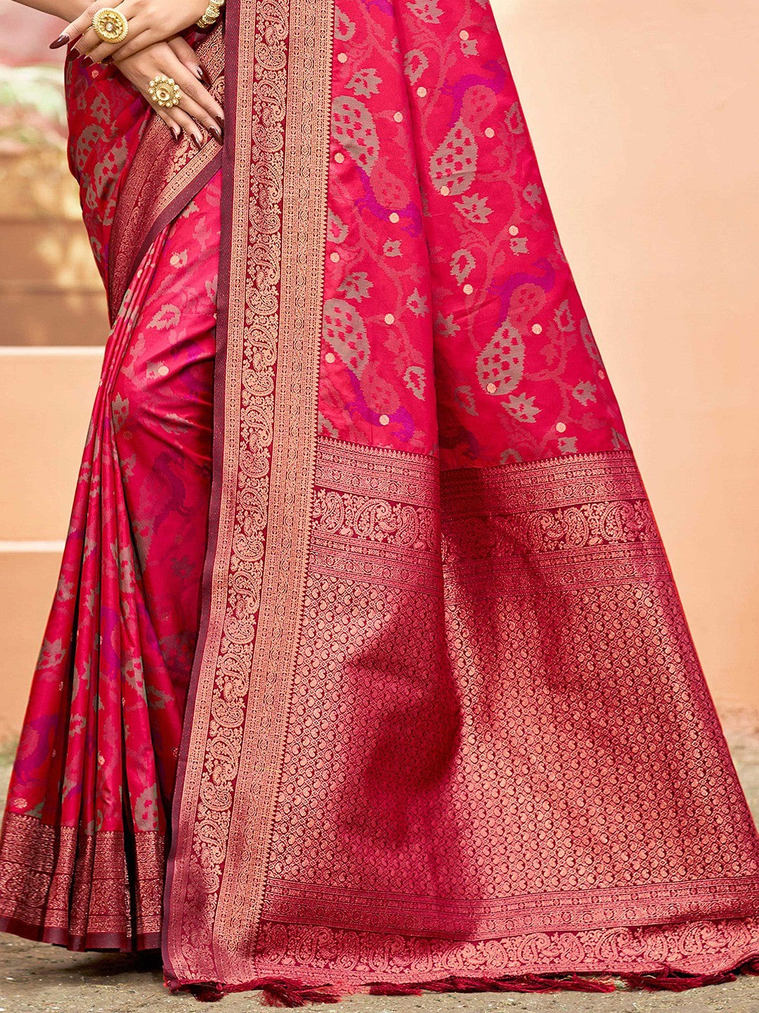Luxury Pink Zari Woven Silk Blend Saree With Paisley Motif Border & Attractive Tassel Pallu - Image 2