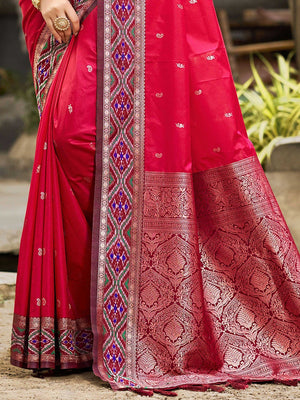 Graceful Pink Paisley & Floral Design Zari Work Silk Blend Saree With Attractive Tassels Pallu - Image 2