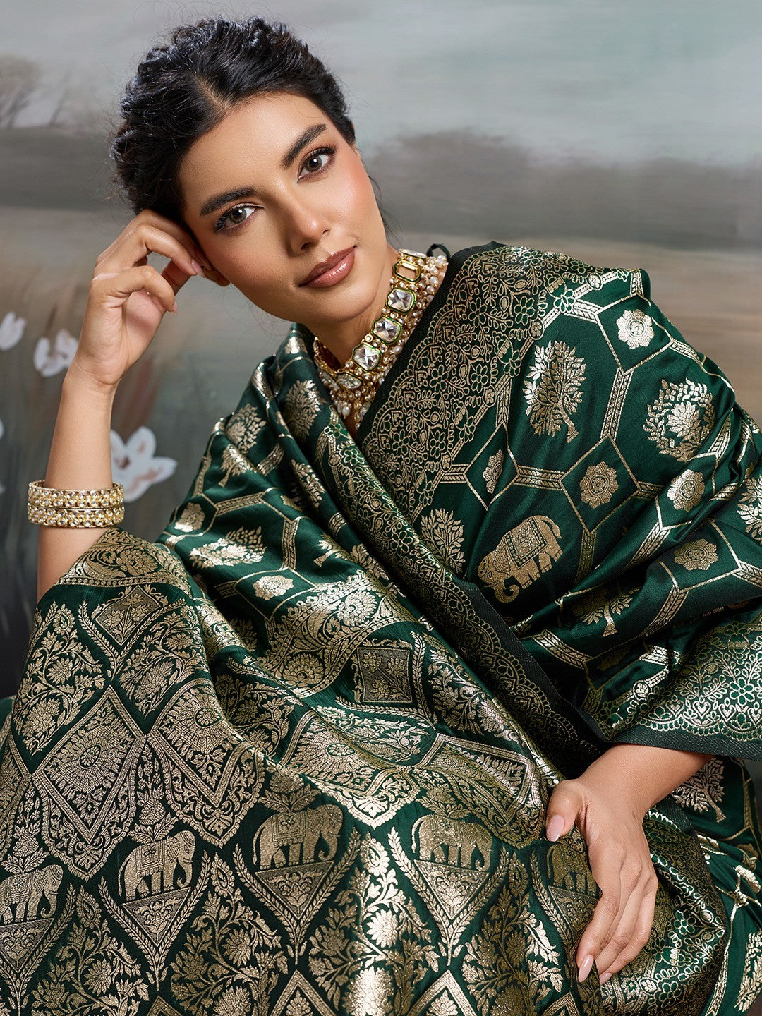 Graceful Green Floral & Elephant Motif Silk Blend Saree With Zari Weaving & Tassels Pallu - Image 3