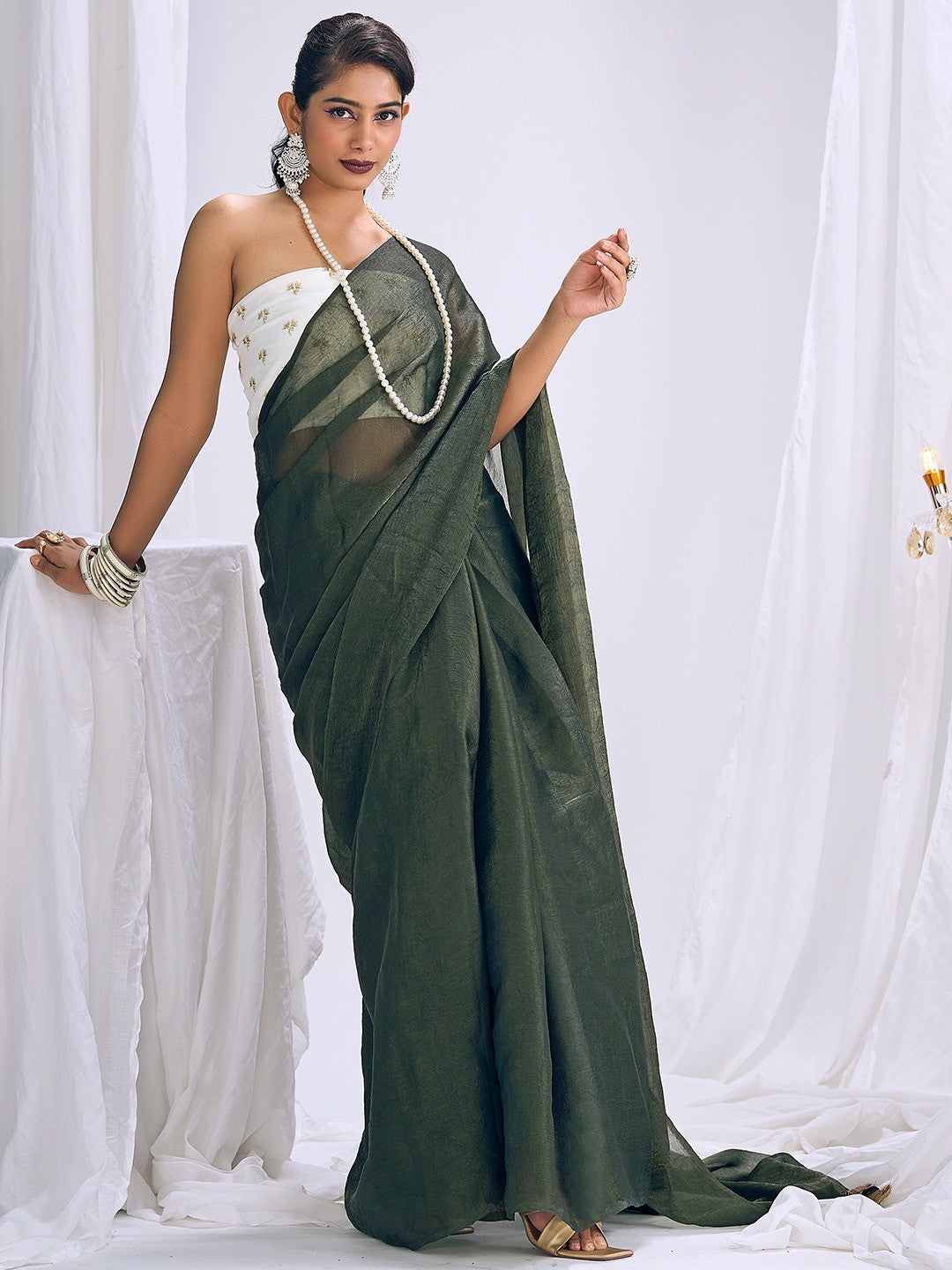 Graceful Green Art Silk Party Wear Saree With Minimal Solid Design & Tassel Pallu - Image 2