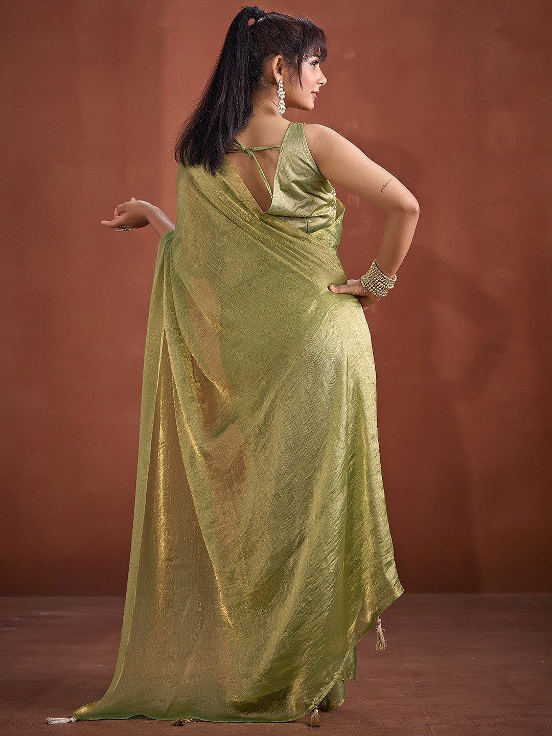 Trendy Pista Green Solid Art Silk Saree With Stylish Belt & Tassel Pallu Detailing - Image 4