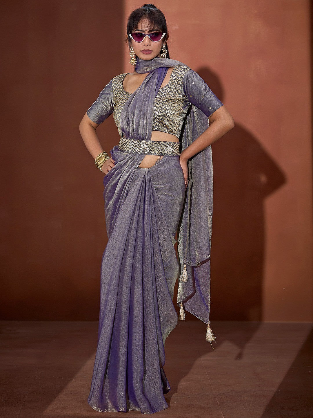 Trendy Greyish Purple Solid Art Silk Saree With Stylish Belt & Tassel Pallu Detailing - Image 4