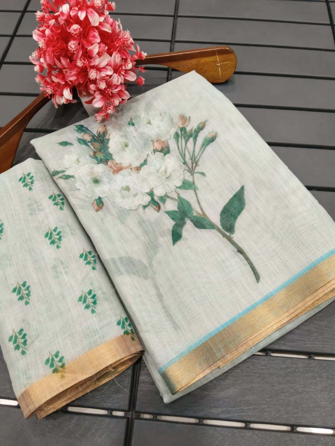 Elegant Grey Linen Saree with Floral Print and Golden Border - Image 3