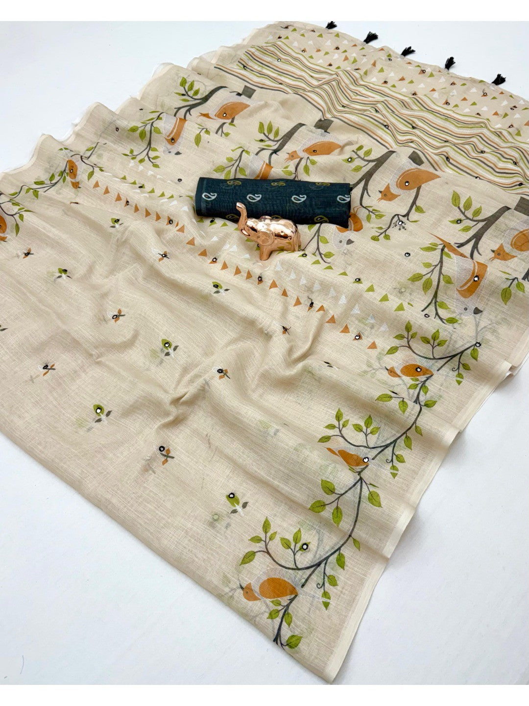 Stylish Cream Linen Saree with Multicolor Printed Motifs Minimal Elegant Look - Image 2