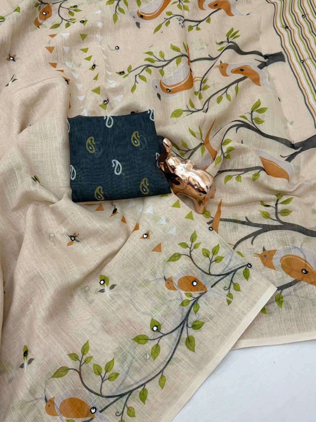 Stylish Cream Linen Saree with Multicolor Printed Motifs Minimal Elegant Look - Image 5