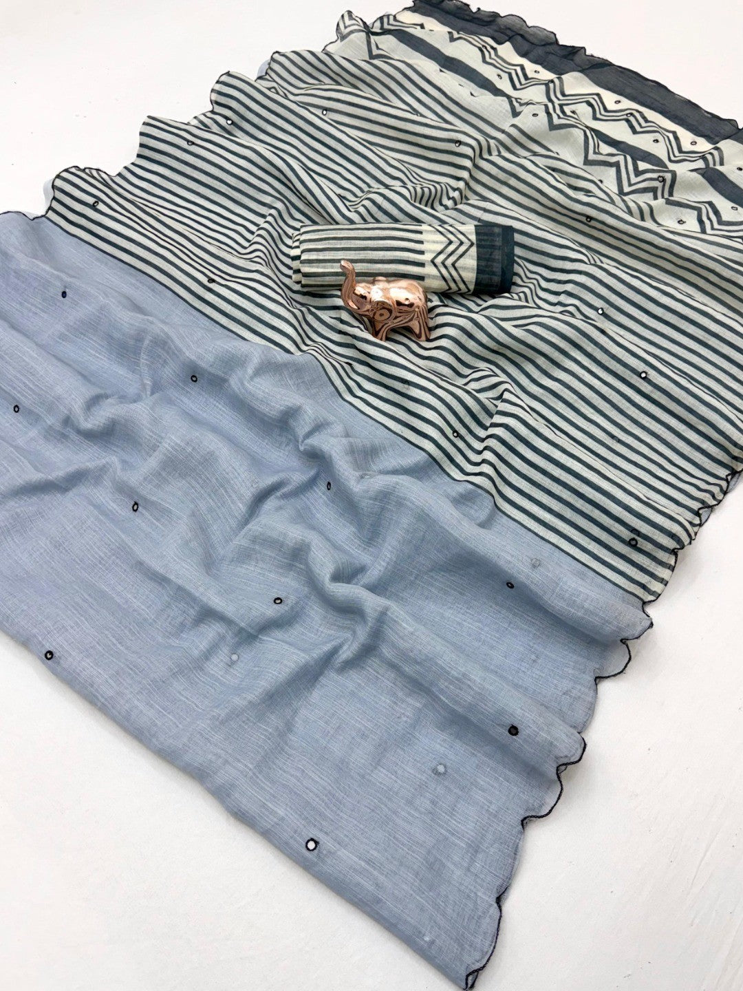 Stylish Grey Linen Saree with Multicolor Printed Motifs Minimal Elegant Look - Image 3