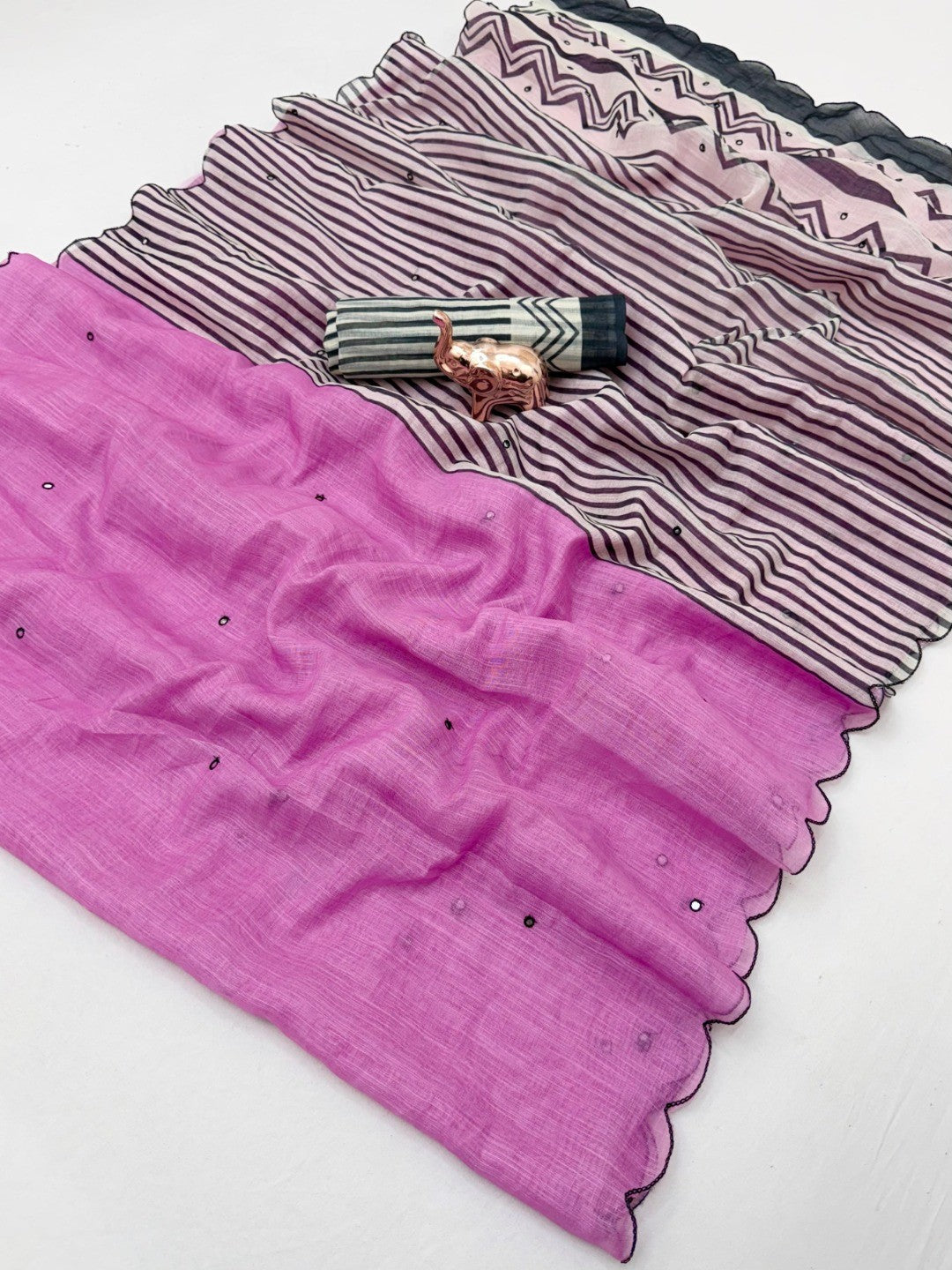 Stylish Pink Linen Saree with Multicolor Printed Motifs Minimal Elegant Look - Image 3