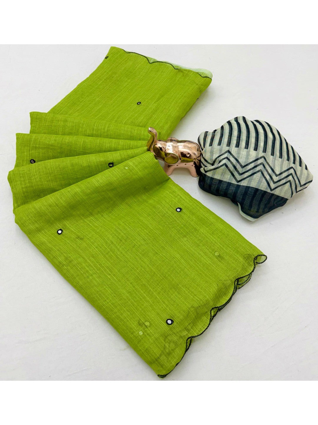Stylish Green Linen Saree with Multicolor Printed Motifs Minimal Elegant Look - Image 3