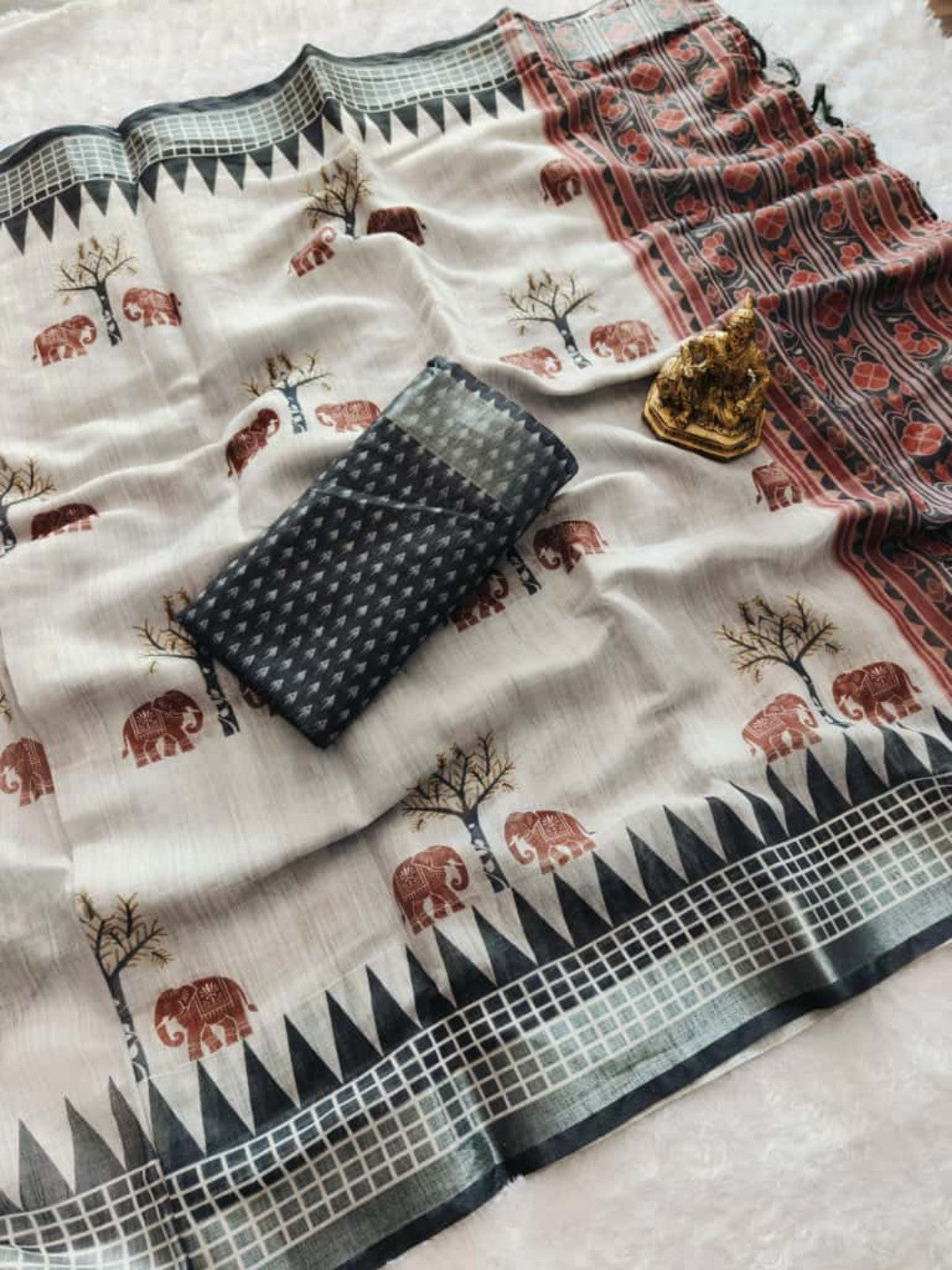 Elegant Grey Linen Saree With Elephant Print and Zig Zag Geometric Border - Image 4