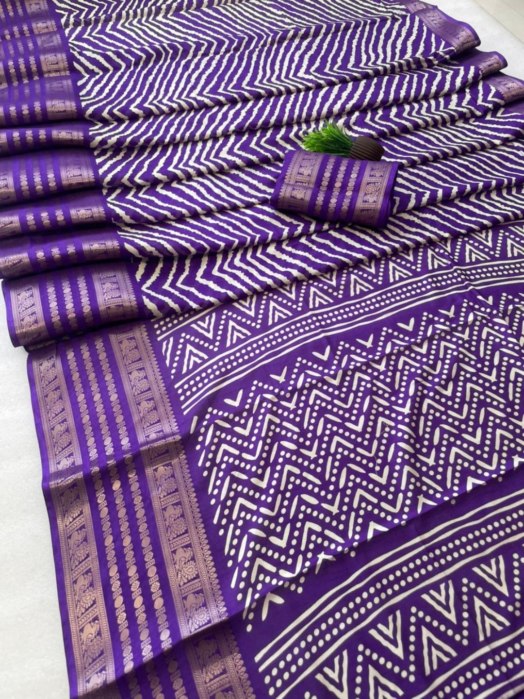 Purple Dola Silk Saree with Leheriya Pattern Modern Ethnic Style - Image 3