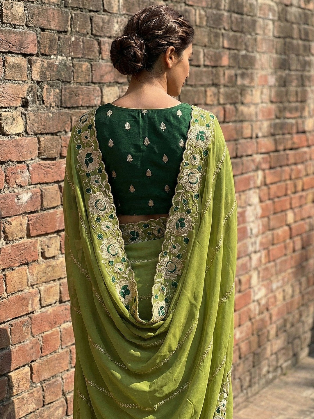 Sophisticated Green Striped Pattern Georgette Saree With Floral Thread Embroidered Border - Image 7