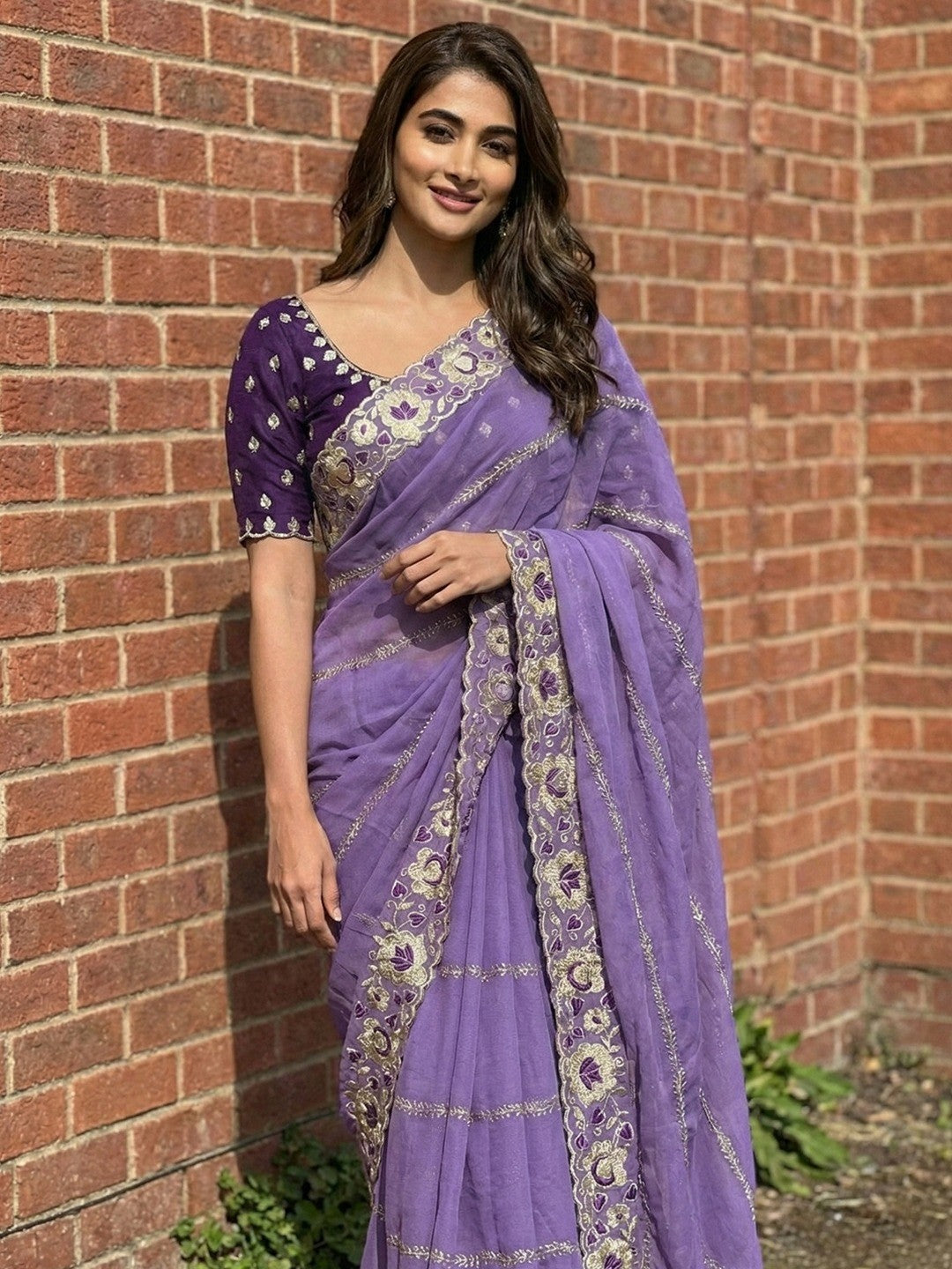 Sophisticated Lavender Striped Pattern Georgette Saree With Floral Thread Embroidered Border - Image 4