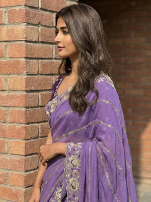 Sophisticated Lavender Striped Pattern Georgette Saree With Floral Thread Embroidered Border - Image 2