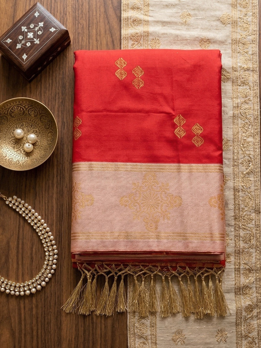 Elegant Red Floral Motif Silk Blend Saree Featuring Intricate Zari Weaving With Tassel Pallu - Image 3