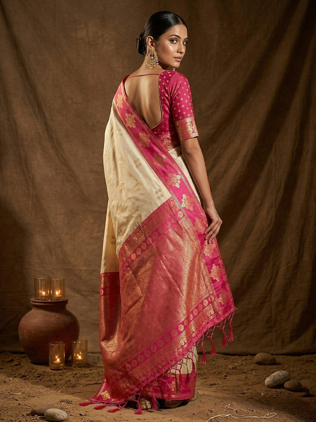 Elegant Cream Floral Motif Silk Blend Saree Featuring Intricate Zari Weaving With Tassel Pallu - Image 4