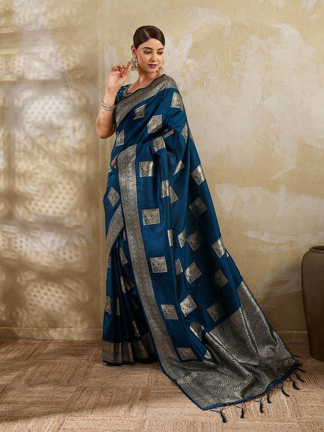 Designer Blue Peacock & Floral Motif Silk Blend Saree Crafted With Elegant Zari Weaving Work - Image 6