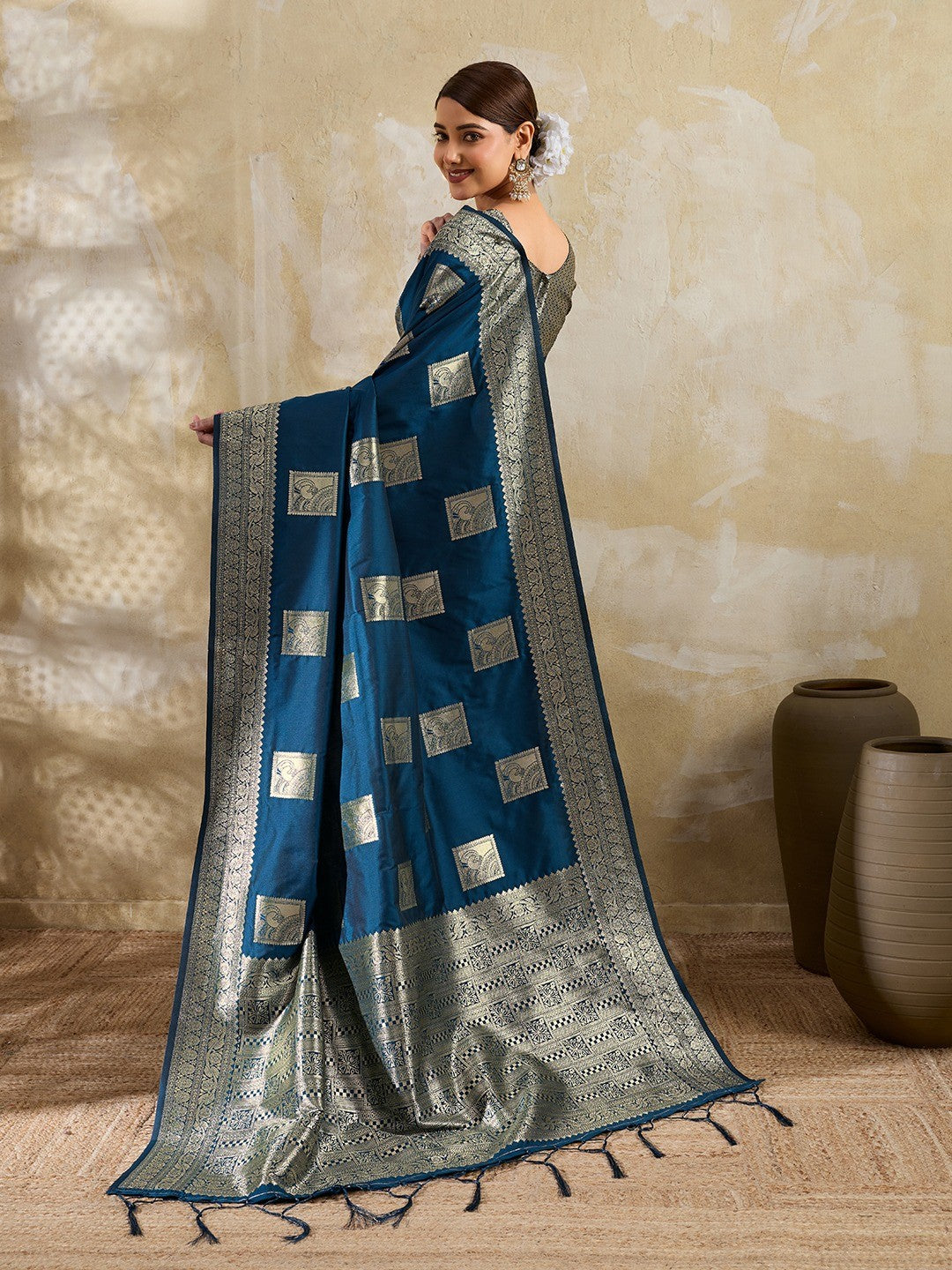 Designer Blue Peacock & Floral Motif Silk Blend Saree Crafted With Elegant Zari Weaving Work - Image 5