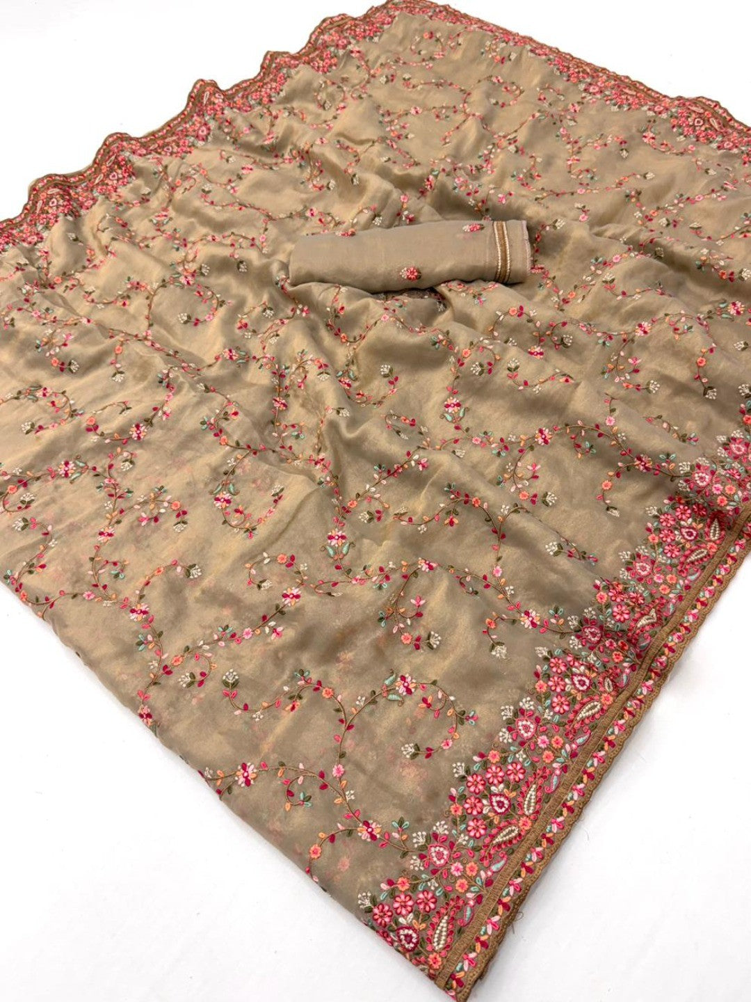 Elegant Beige Georgette Saree with Intricate Thread Work Embroidery - Image 3