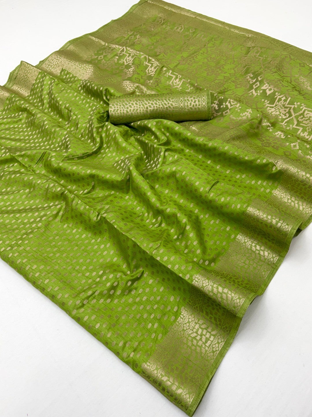 Rich Green Cotton Silk Saree with Zari Weaving Refined Ethnic Wear - Image 3