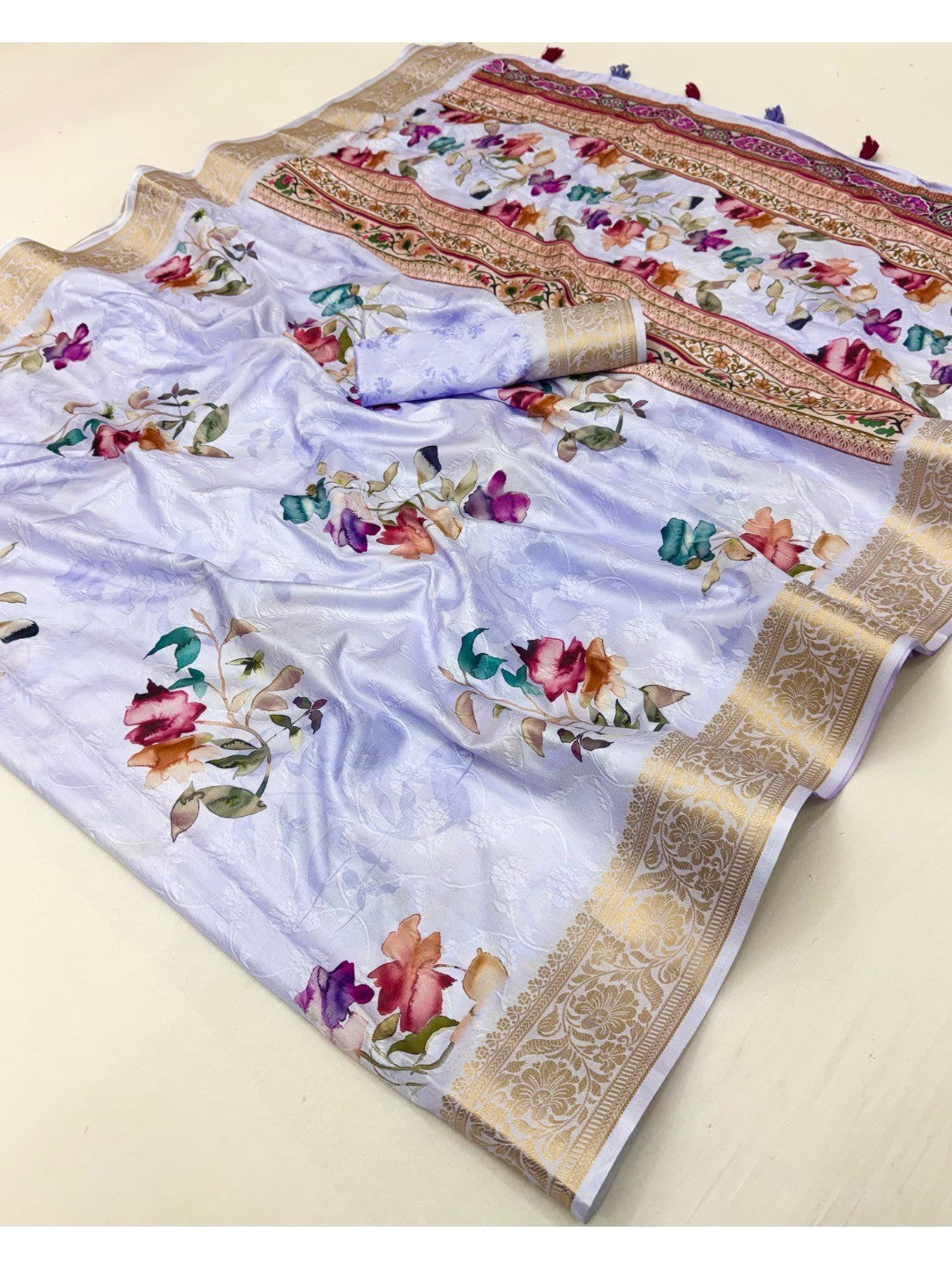 Stylish Lavender Floral Digital Printed Dola Silk Saree With Elegant Woven Border - Image 3