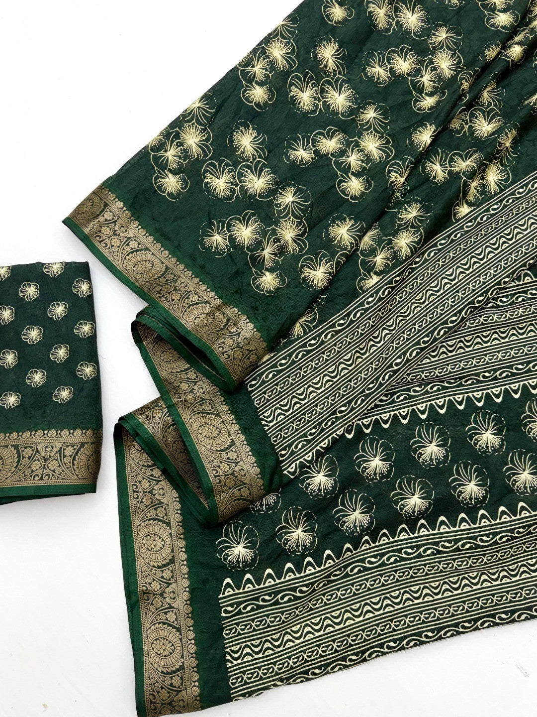 Elegant Green Dola Silk Saree with Digital Print and Zari Border - Image 2