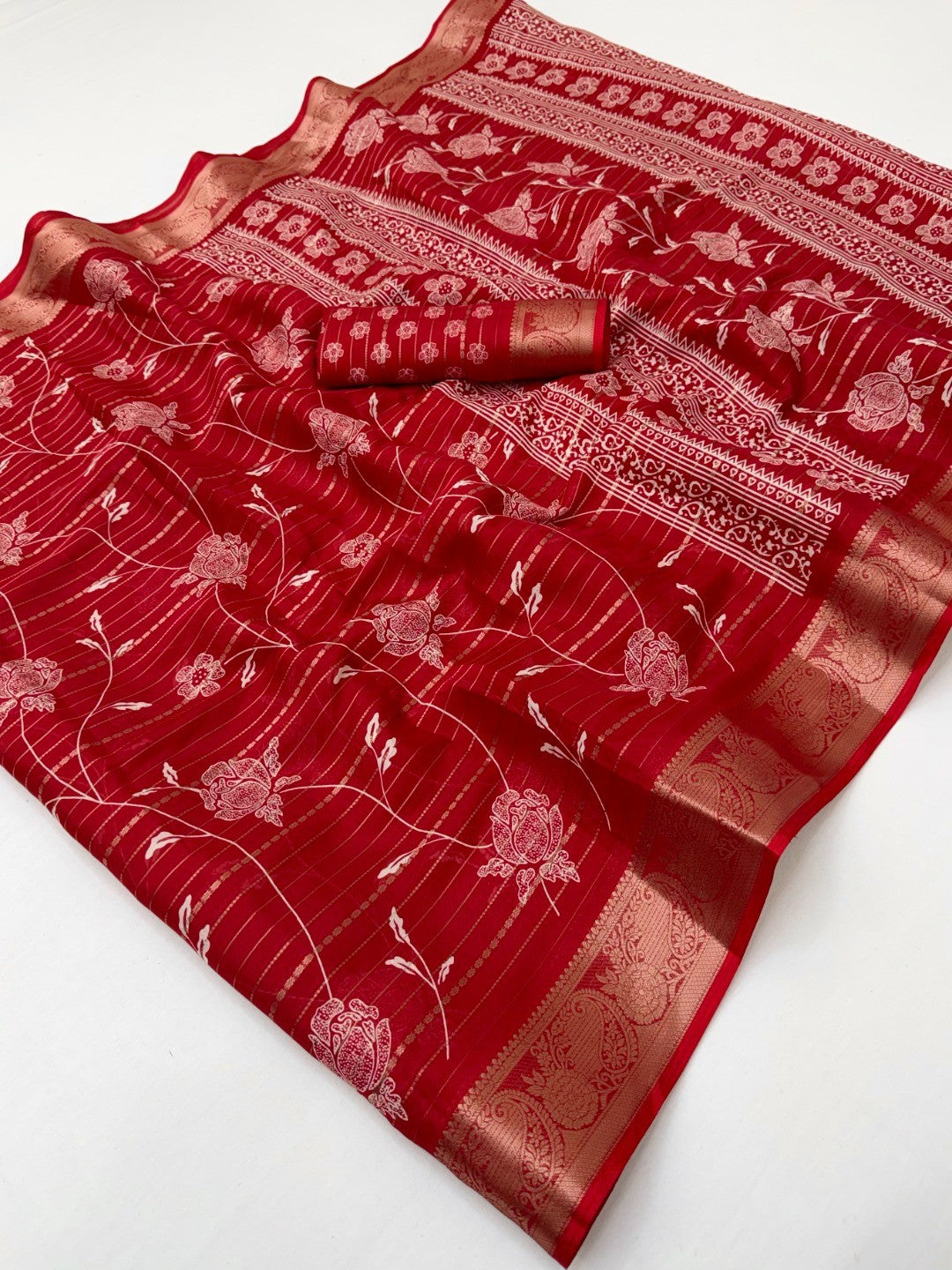 Elegant Red Crepe Saree with Floral Print and Zari Jacquard Border - Image 2