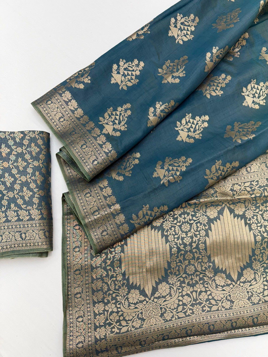 Stylish Teal Crepe Saree with Floral Zari Work Elegant Occasion Wear - Image 2
