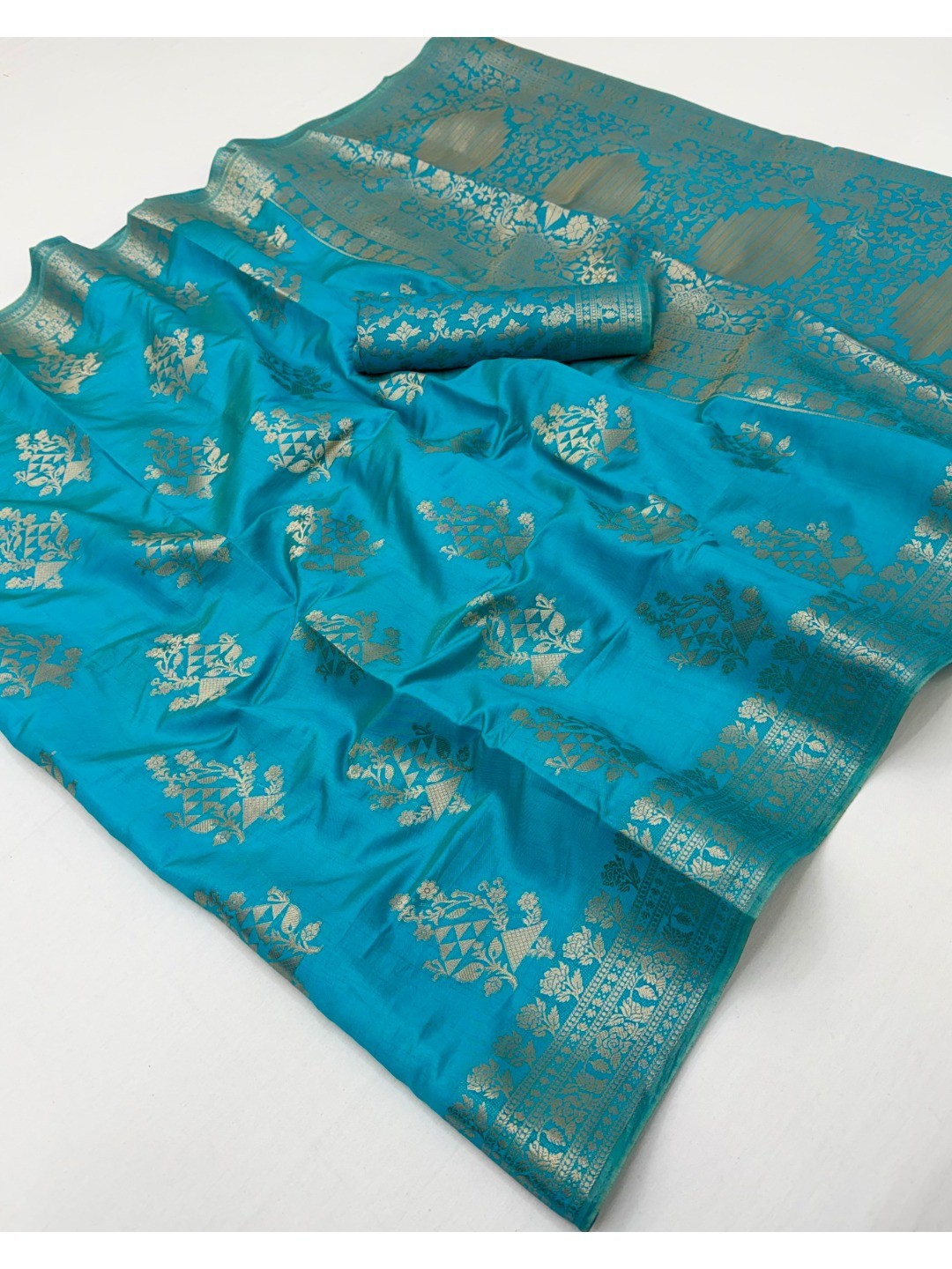 Stylish Blue Crepe Saree with Floral Zari Work Elegant Occasion Wear - Image 3