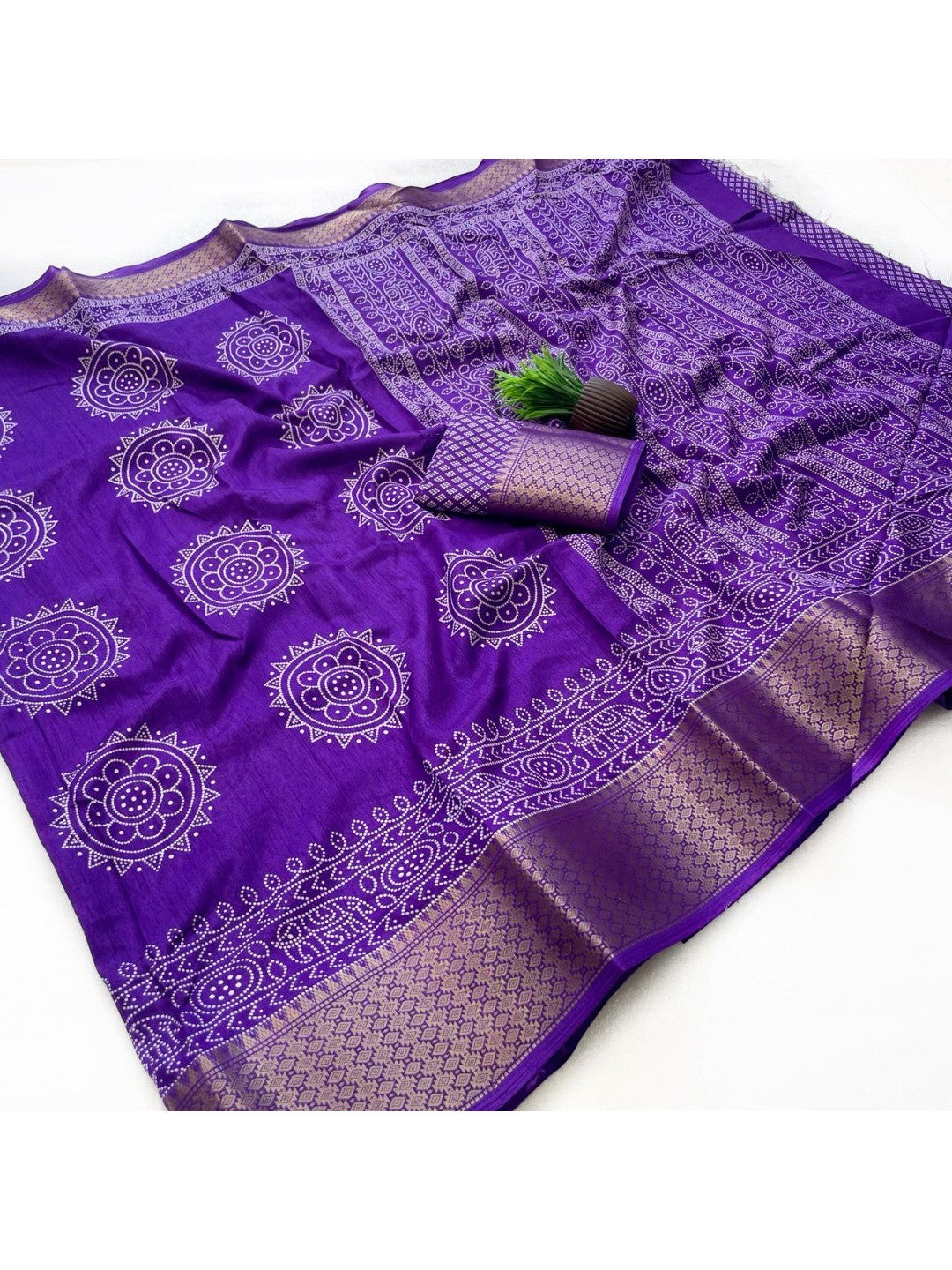Elegant Purple Dola Silk Saree with Traditional Jaipuri Print - Image 2