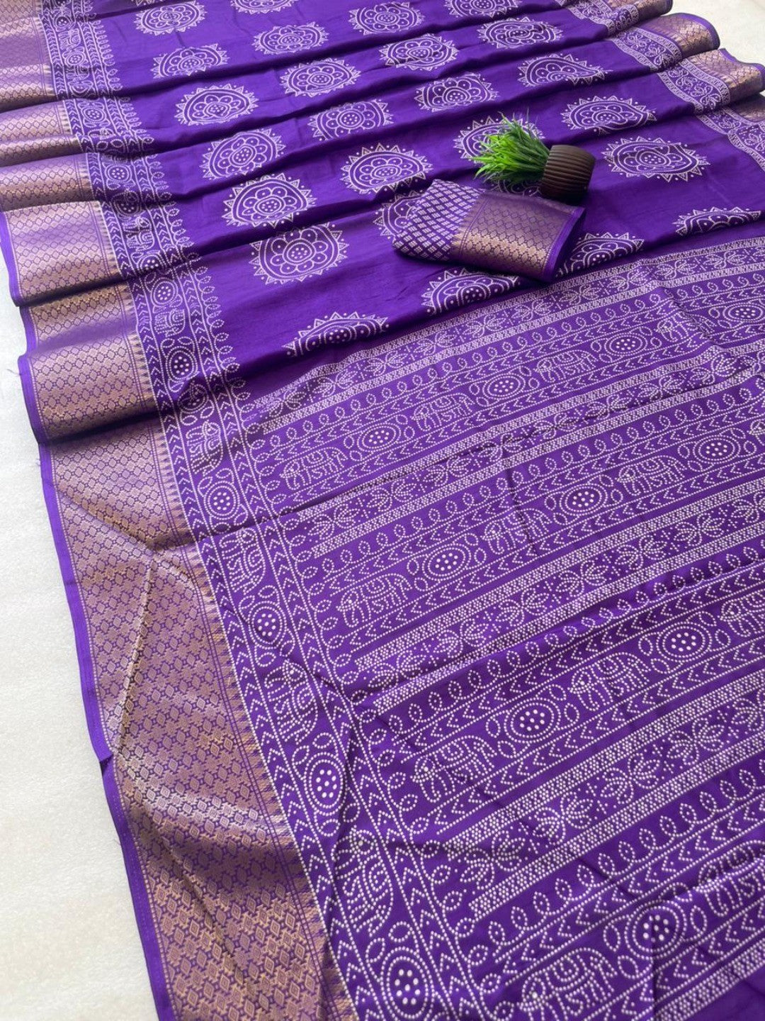 Elegant Purple Dola Silk Saree with Traditional Jaipuri Print - Image 4