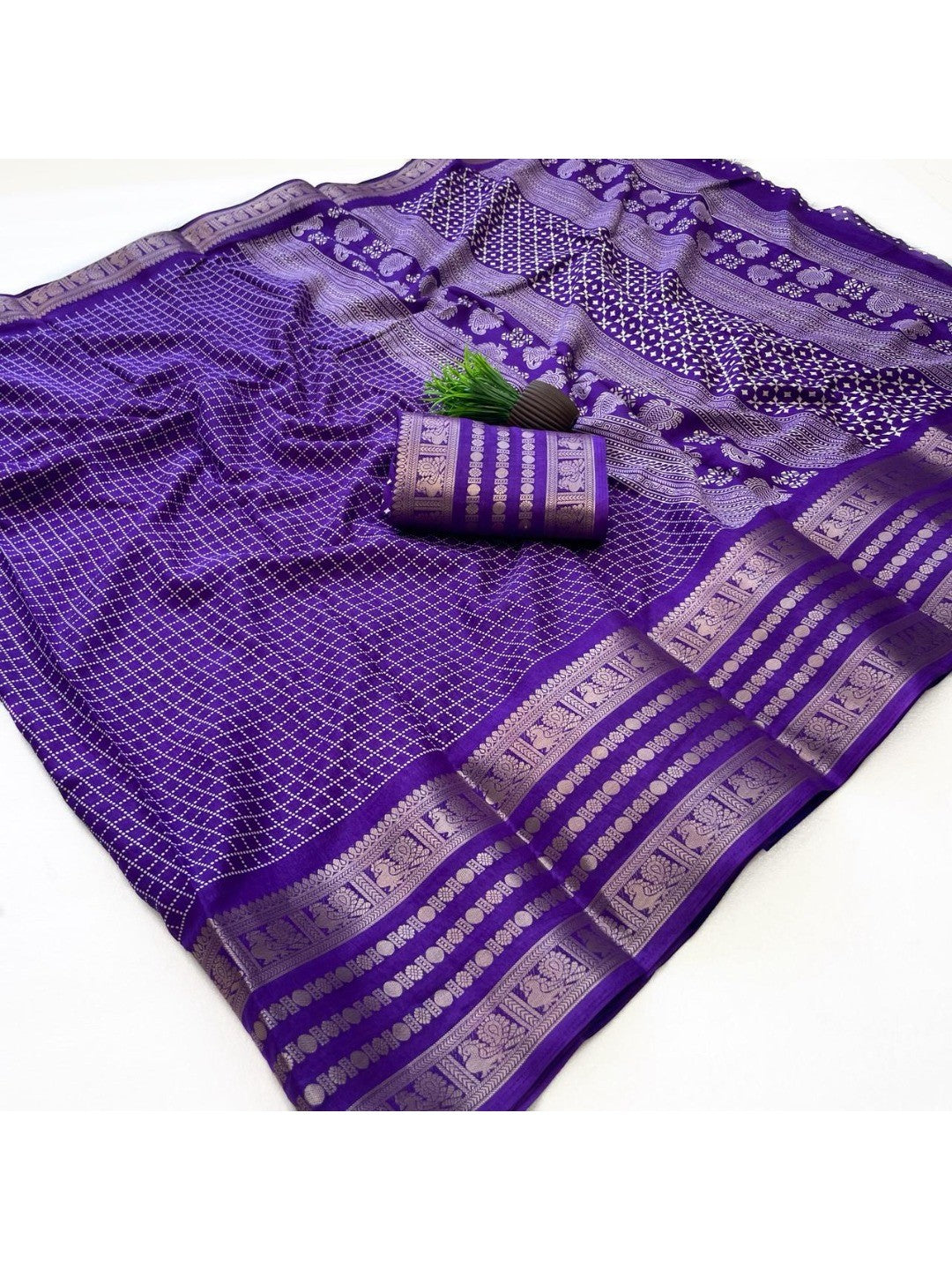 Elegant Checked Purple Dola Silk Saree with Zari Border - Image 2