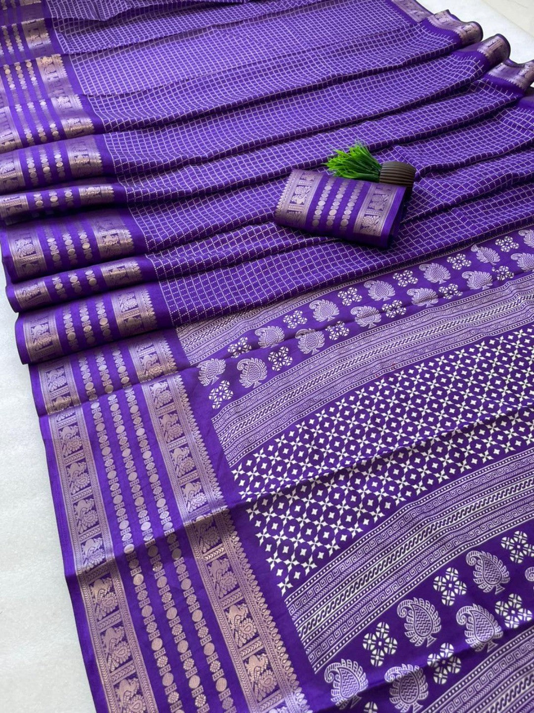 Elegant Checked Purple Dola Silk Saree with Zari Border - Image 3