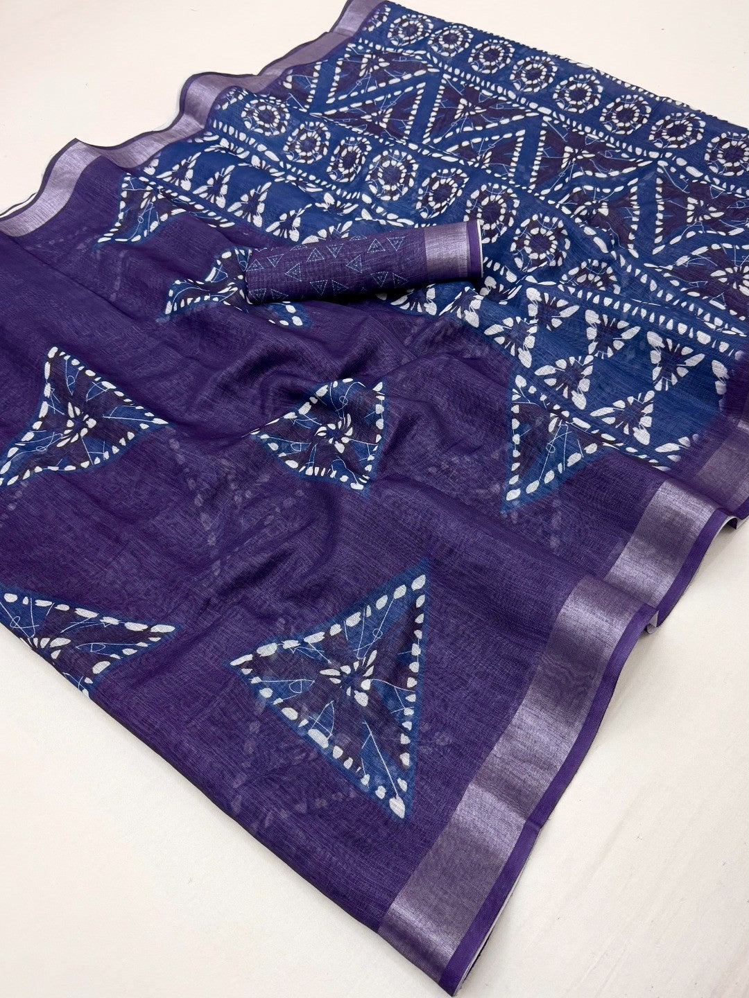 Elegant Geometric Printed Navy Blue Pure Cotton Saree with Zari Border - Image 2