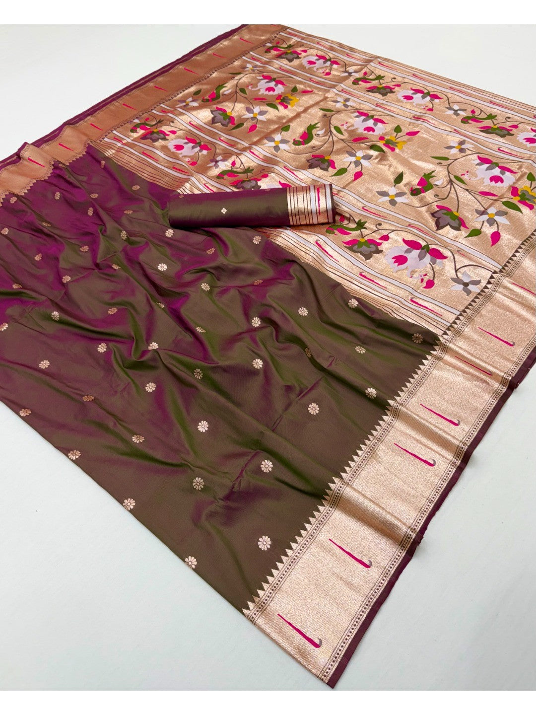 Traditional Mehendi Green Floral Zari Weaving Silk Paithani Saree With Intricate Designer Pallu - Image 3