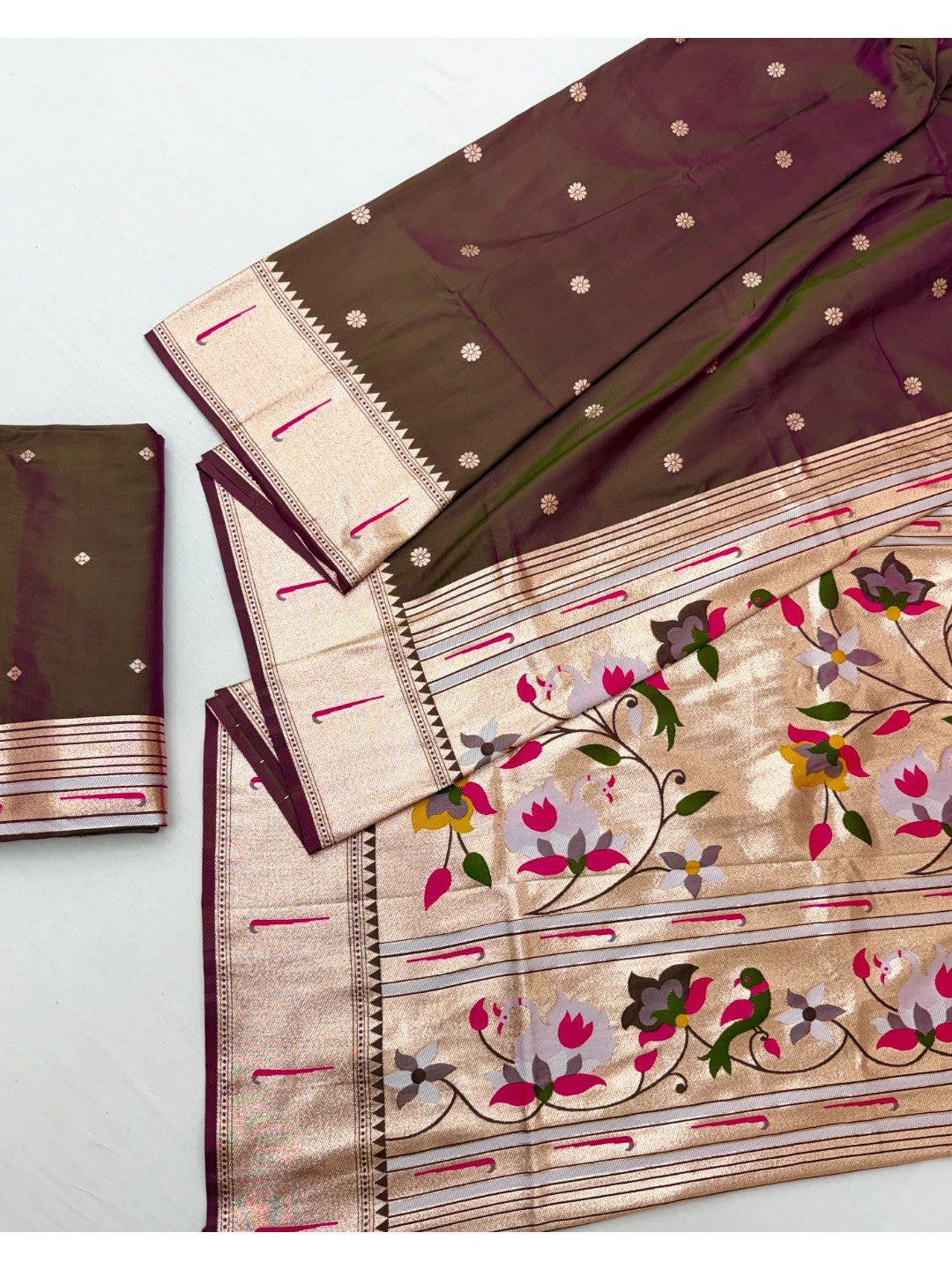Traditional Mehendi Green Floral Zari Weaving Silk Paithani Saree With Intricate Designer Pallu - Image 2