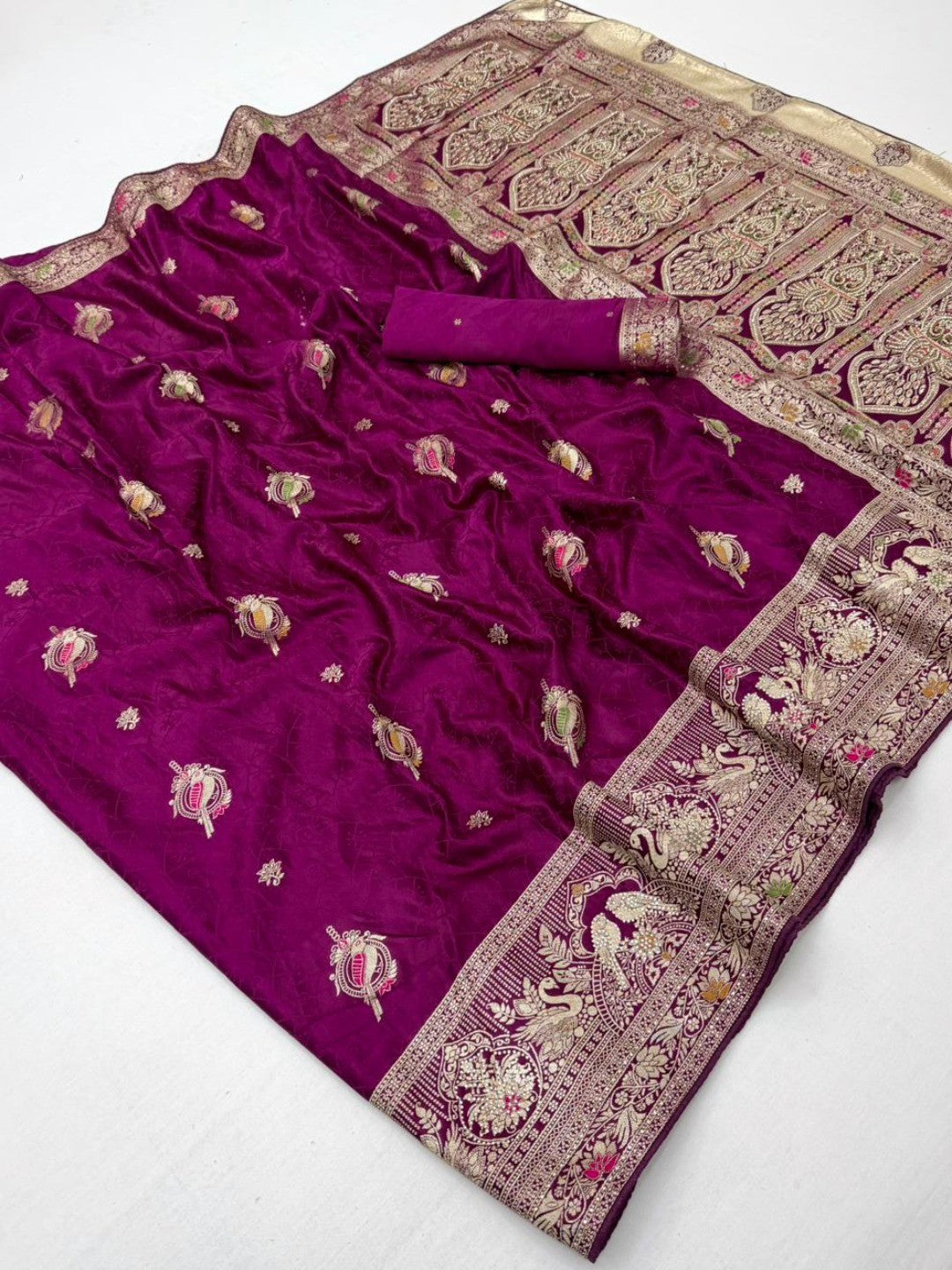 Elegant Magenta Organza Satin Silk Saree with Intricate Zari Woven Border - Image 2