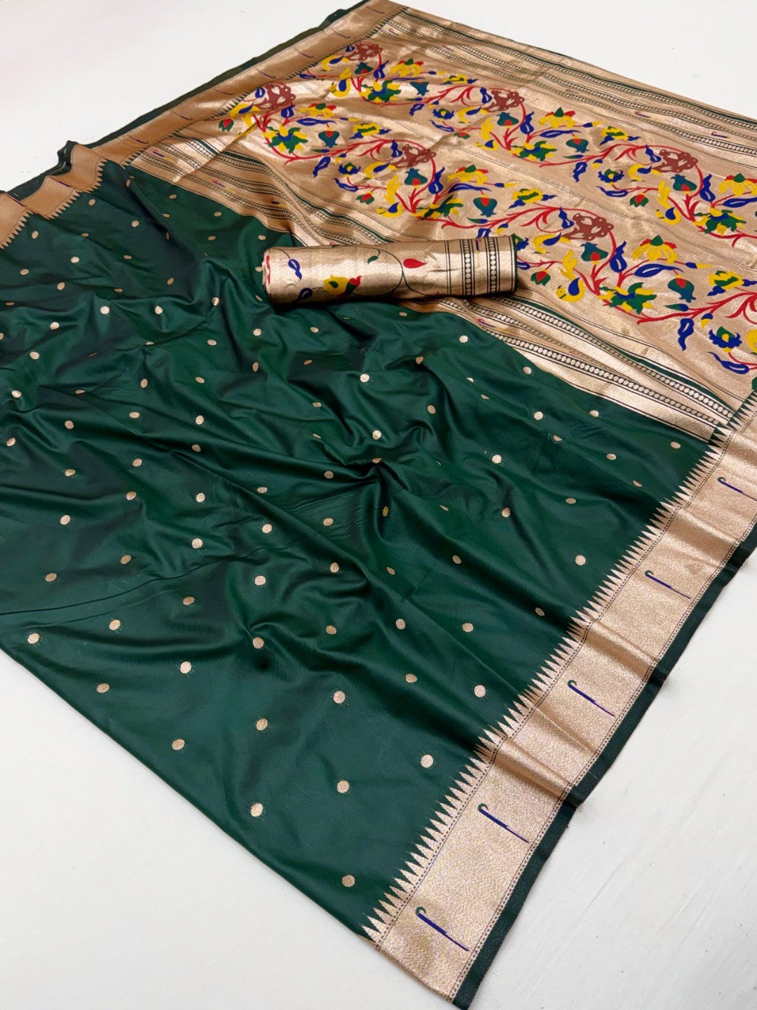 Royal Green Paithani Banarasi Silk Saree With Zari Woven Border & Floral Designer Pallu - Image 2