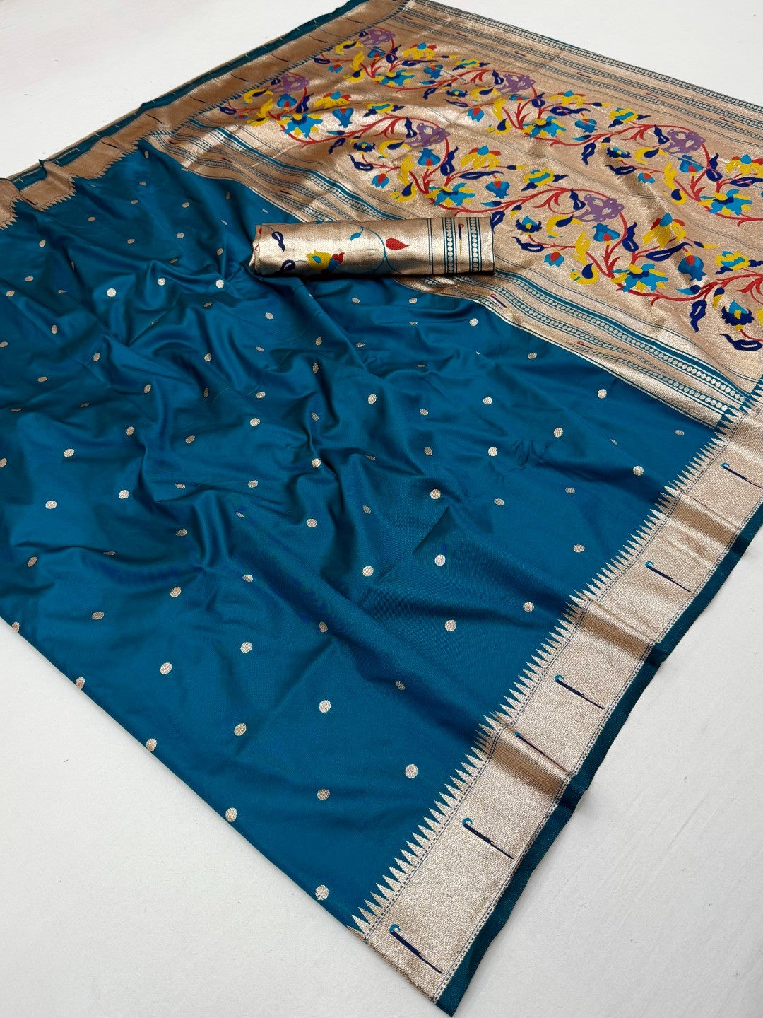 Graceful Morpich Blue Paithani Banarasi Silk Saree With Zari Woven Border & Floral Designer Pallu - Image 3