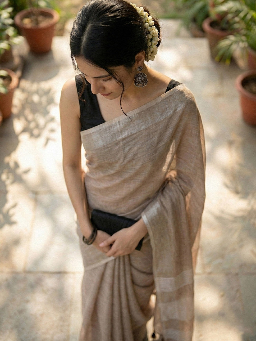 Brown Linen Saree with Subtle Zari Detailing Lightweight Occasion Wear - Image 4