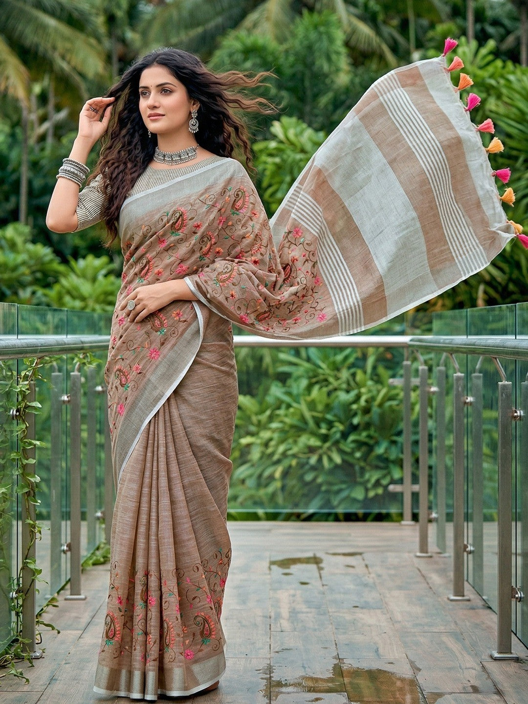 Elegant Brown Floral & Paisley Embroidered Linen Saree With Intricate Thread Work - Image 6
