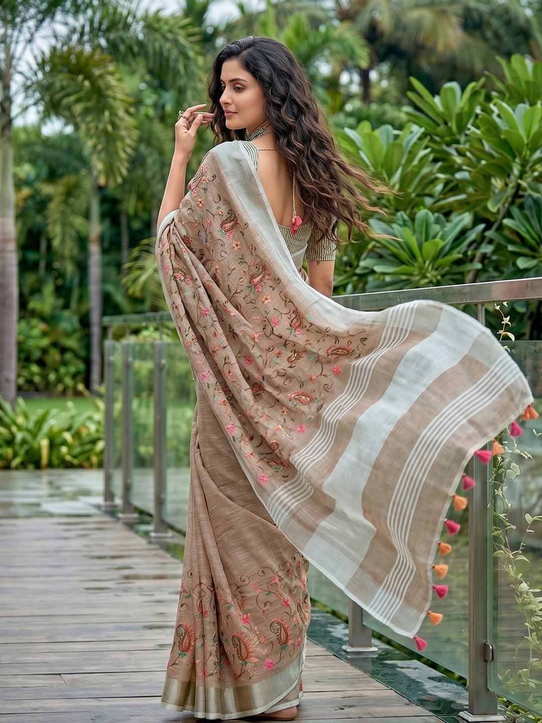 Elegant Brown Floral & Paisley Embroidered Linen Saree With Intricate Thread Work - Image 4
